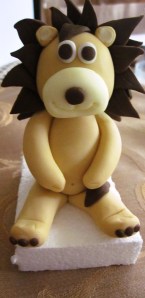 Lion cake topper