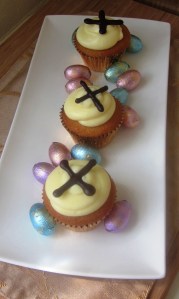 Hot cross bun cupcakes 2